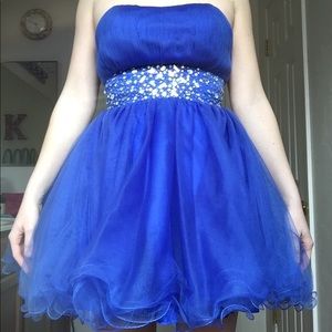 Short formal dress, great for homecoming or prom!